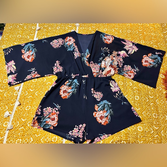 Size XL cute floral romper - Picture 5 of 11